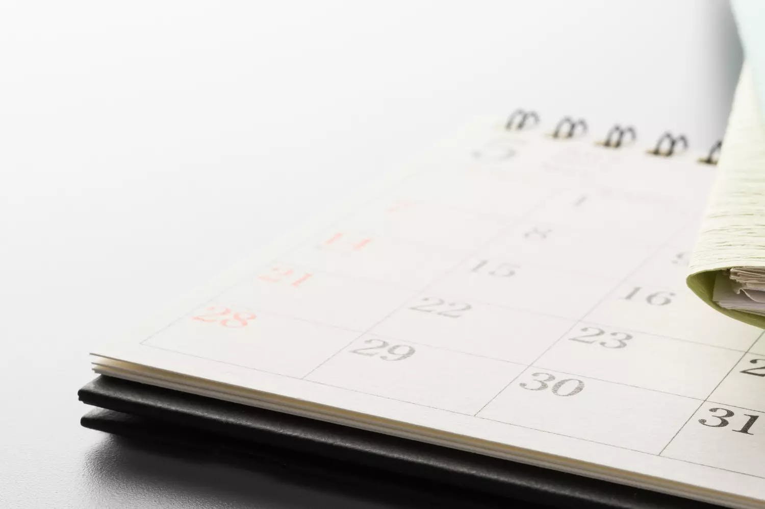 En kalender, der viser deadlines for vigtige ansøgningsfrister i marts
